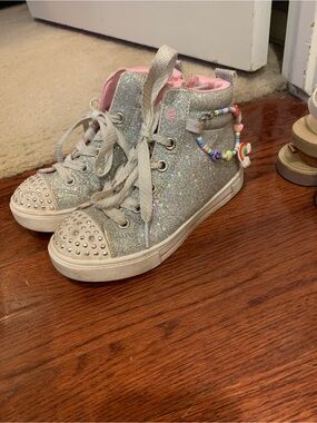 Skechers Twinkle Toes Kids Glitter High-Top Sneakers in Silver with Pink Lining